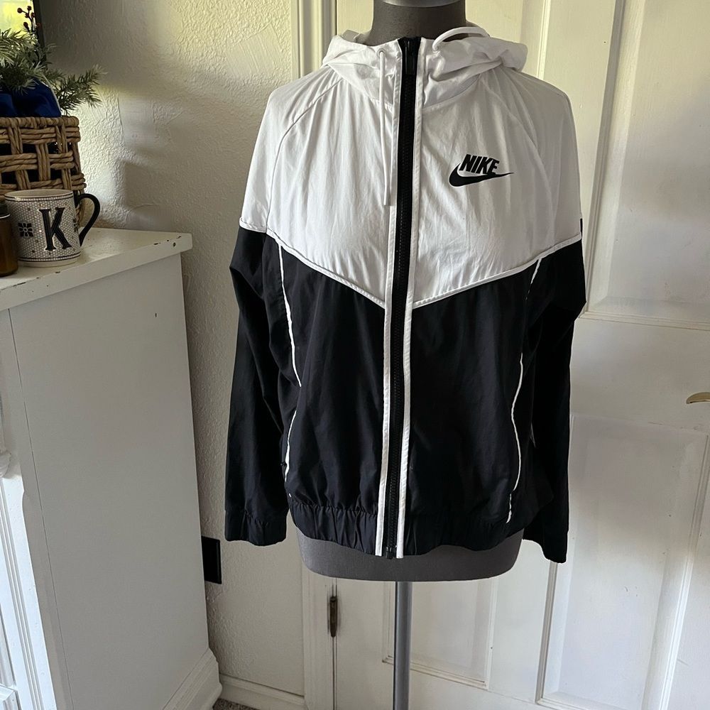 Nike Womens Windbreaker